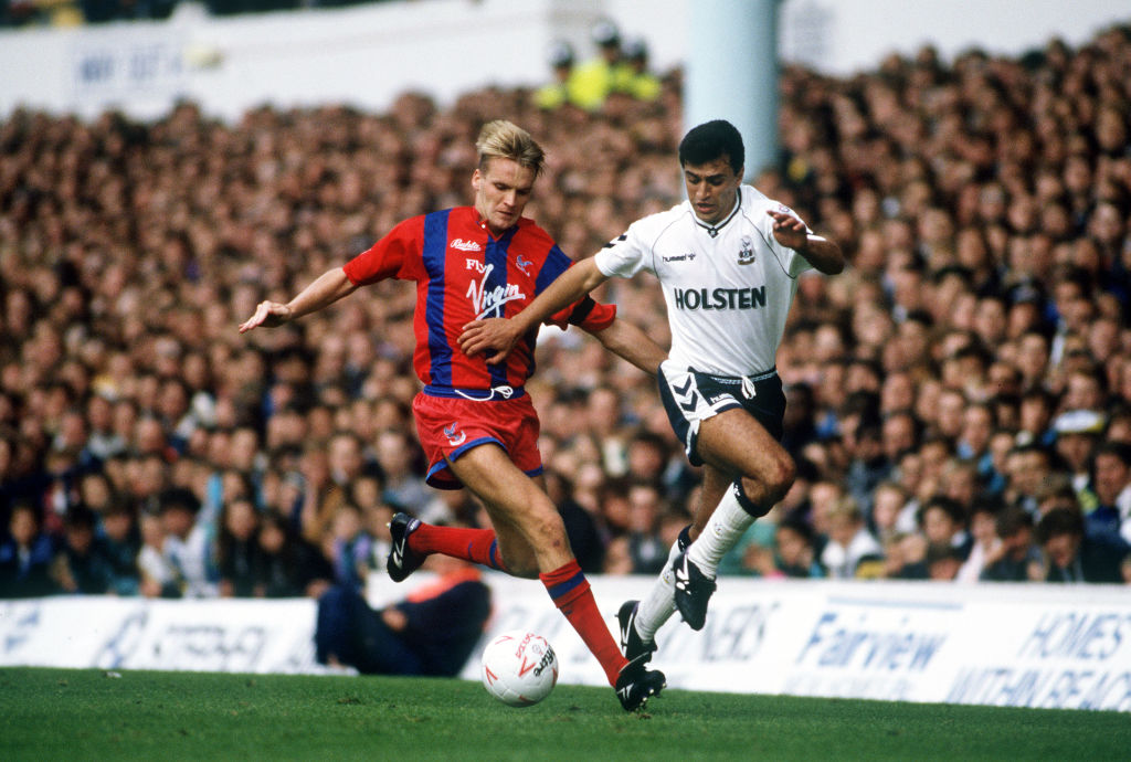 Sport. Football. pic: September 1990. Division 1. Tottenham Hotspur 1. v Crystal Palace 1. Crystal Palace captain Geoff Thomas, left, in a battle for the ball with Tottenham Hotspur's Nayim.