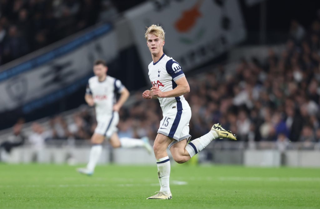 Tottenham Hotspur's Lucas Bergvall jogging