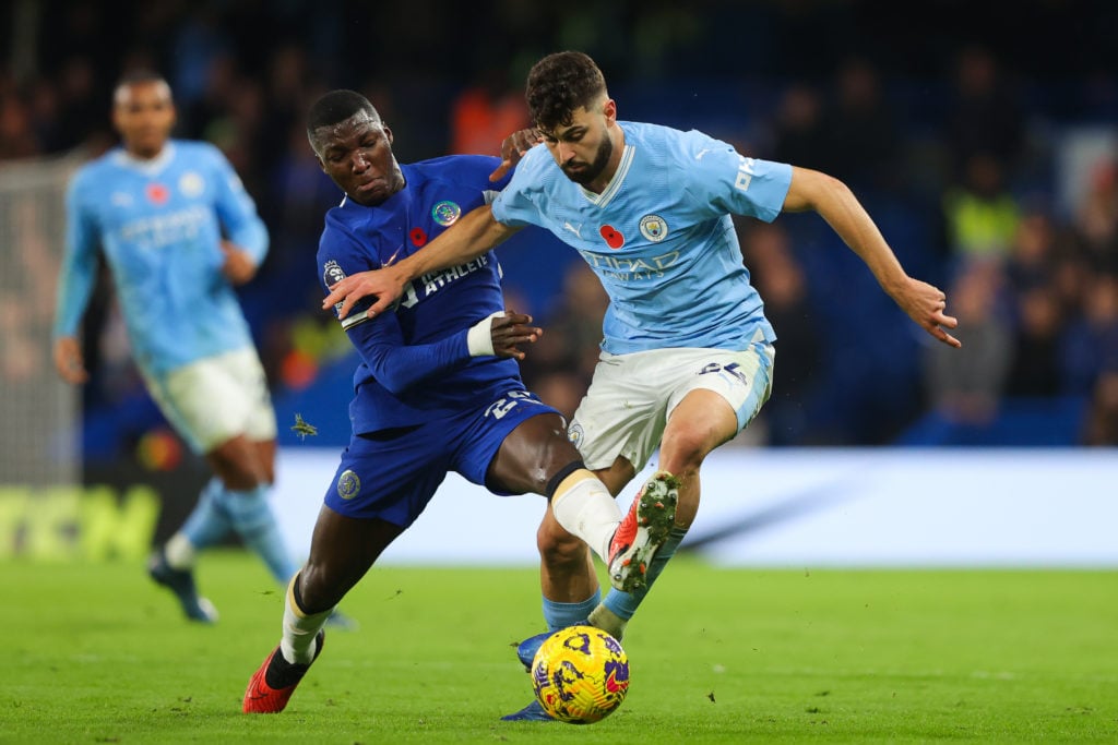 Josko Gvardiol of Manchester City battles for possession with Moises Caicedo