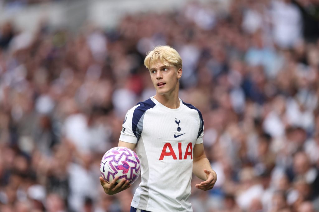 Lucas Bergvall playing for Tottenham against Bournemouth in the Premier League.