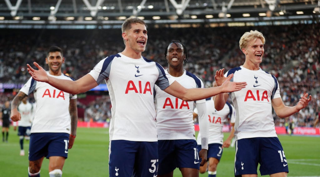 Tottenham players celebrating vs West Ham