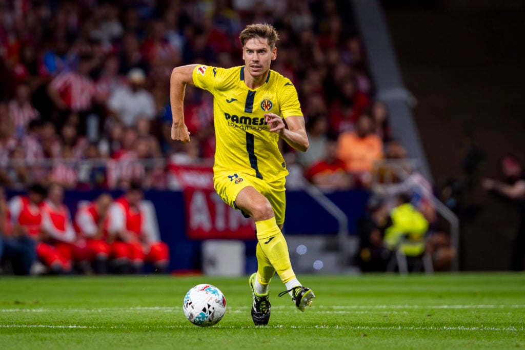 Villarreal defender Juan Foyth running with the ball