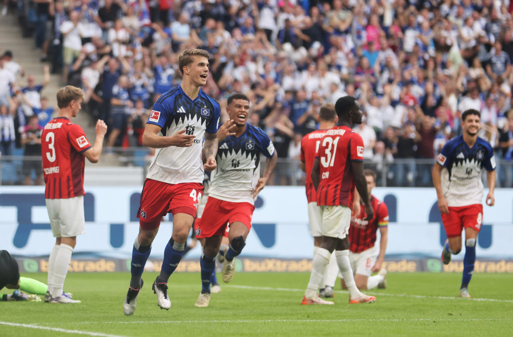Luka Vuskovic of Hamburger SV celebrates scoring